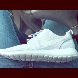 Nike Roshe 10.5 White/White